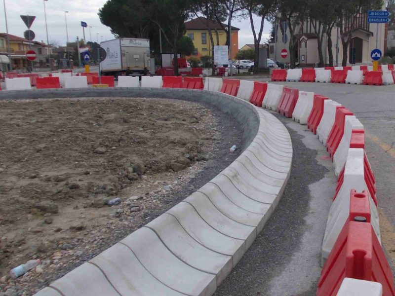 Cordolo spartitraffico 1 Cordolo spartitraffico eraclea ridotto 800x600 2